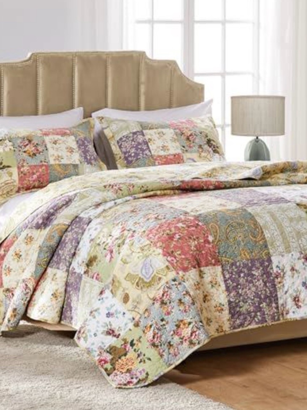 Patchwork Floral Quilt Set in Multi-Color